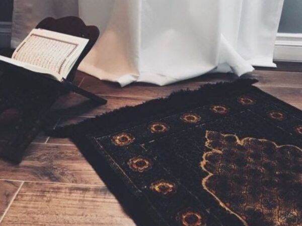 Fungsi Sejadah Sebagai Sutroh